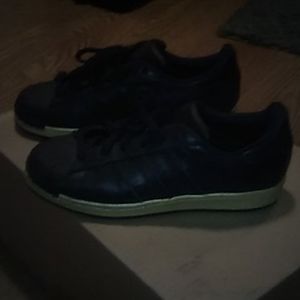 Adidas Shell Heads. Size